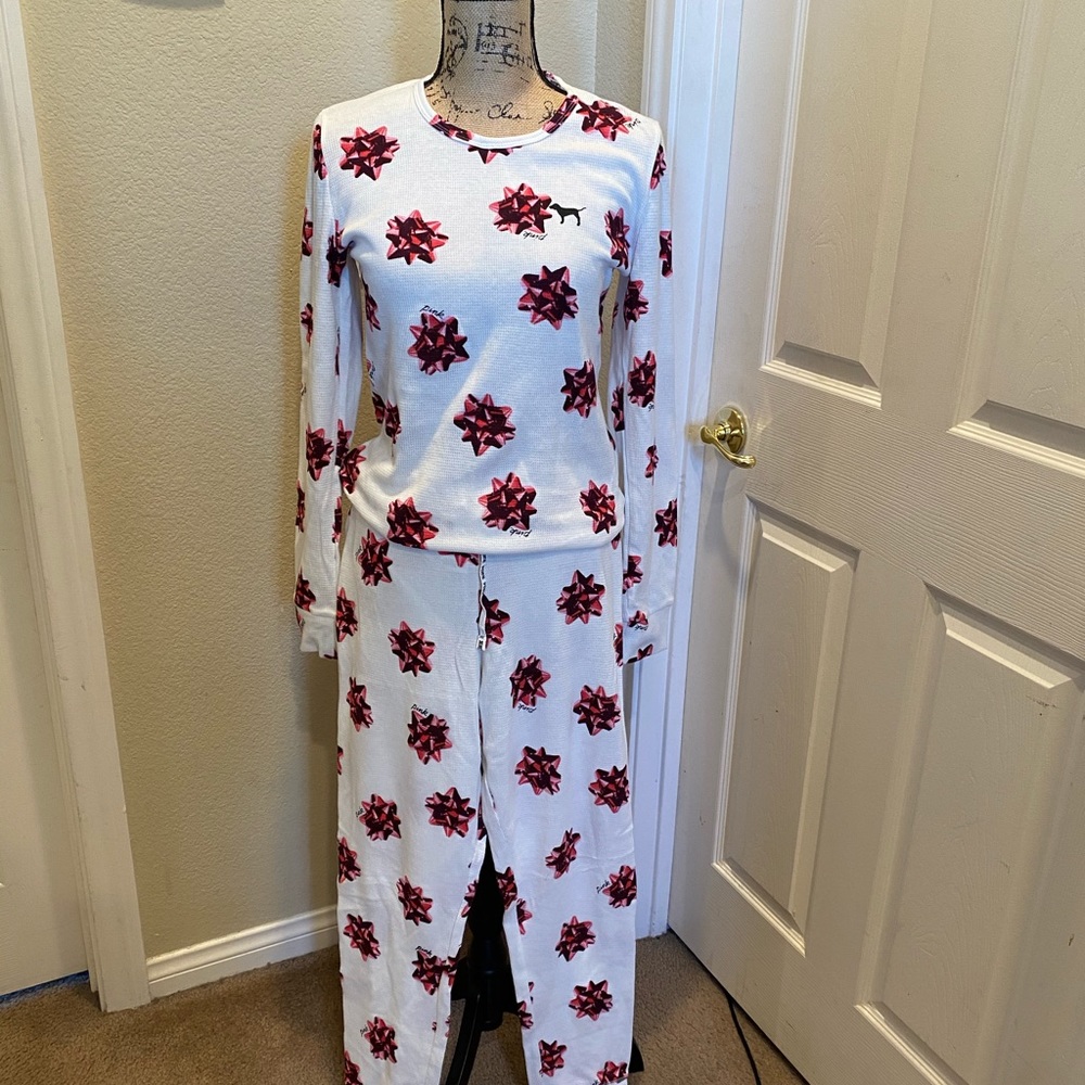 NWOT: Victoria Pink PJ set🎀